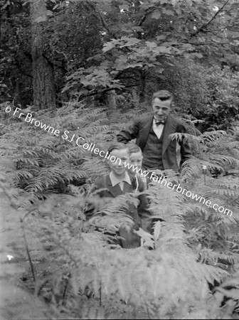 BOWGRO FAMILY WITH DERMOT & IGNATIUS IN EMO WOODS